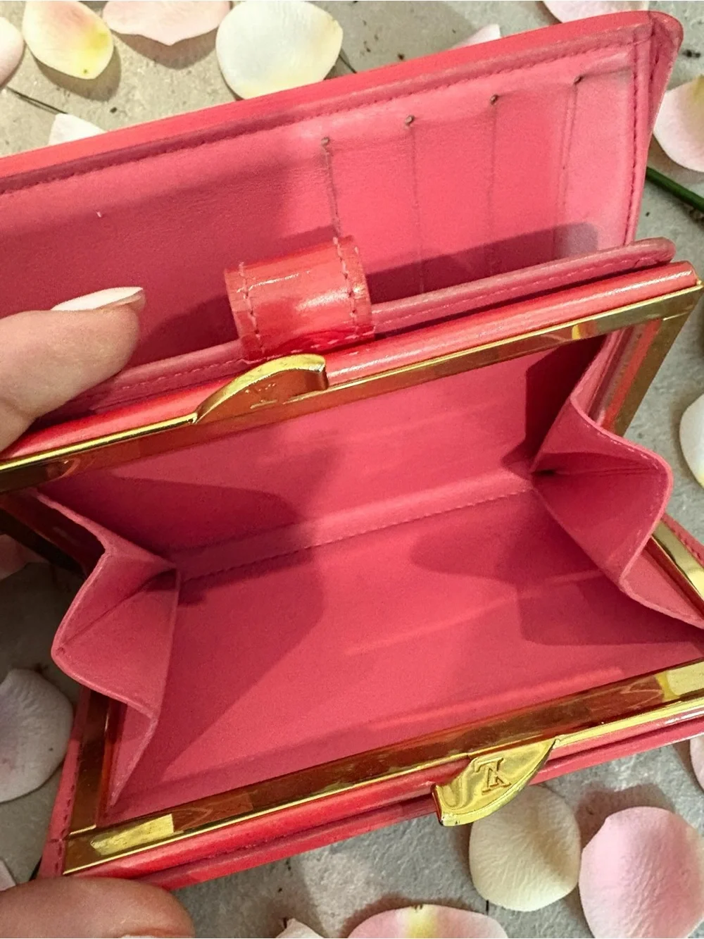Louis Vuitton Pink Vernis Women's Wallet Kisslock - Picture 2 of 6
